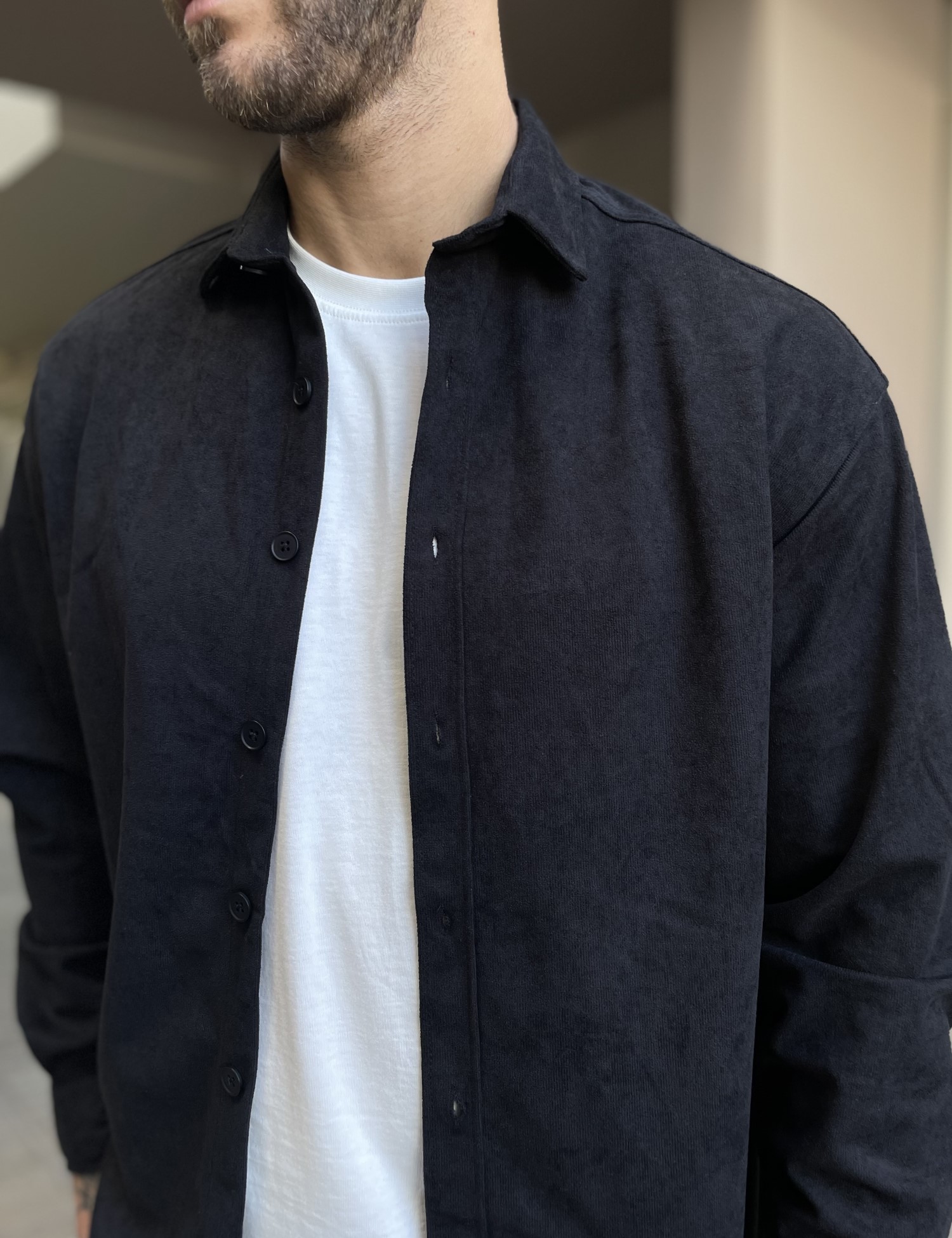 Ανδρικό μαύρο κοτλέ Overshirt με γιακά RMZ470M φωτογραφία